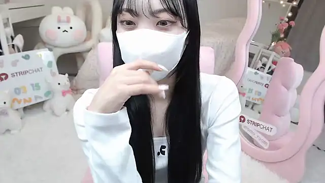 momo room online show from March 15, 2025, 10:57 am