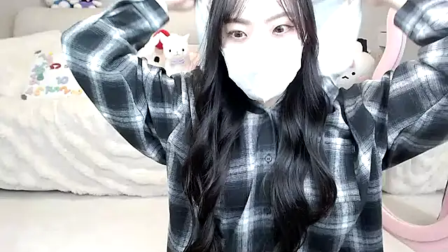 momo room online show from October 25, 2025, 2:02 pm