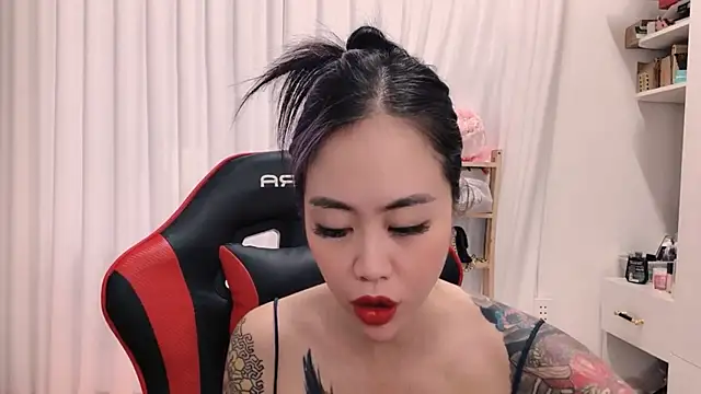 witch-39 online show from April 18, 2026, 4:05 am