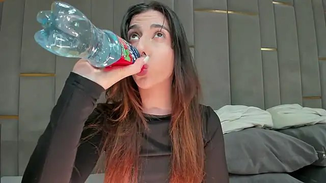 eva lim online show from December 22, 2025, 3:42 pm