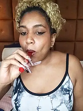 Snapshot of ELLA_KELLY chatting on February 4, 2026, 12:00 pm ELLA KELLY online show from February 4, 2026, 12:00 pm