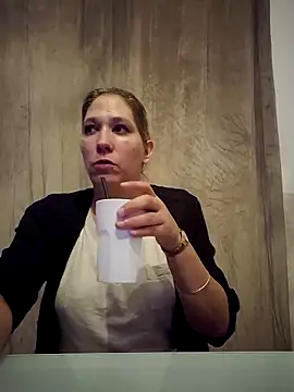 Chatonne69 online show from November 5, 2025, 4:34 am