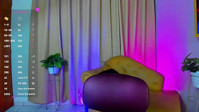 Snapshot of StarMilf chatting on February 13, 2025, 12:32 pm StarMilf online show from February 13, 2025, 12:32 pm