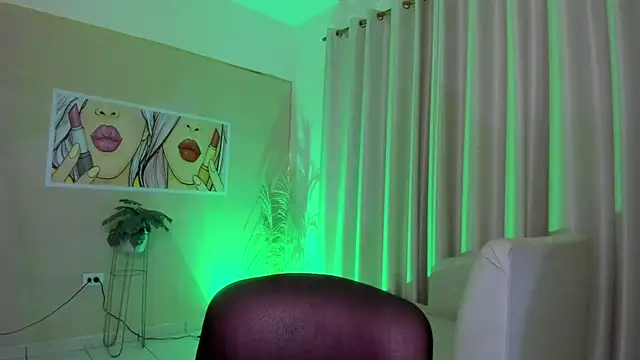 Snapshot of StarMilf chatting on September 19, 2025, 12:17 pm StarMilf online show from September 19, 2025, 12:17 pm