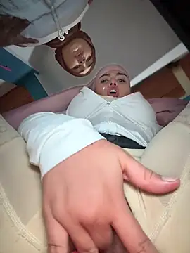 lalilamassu1 online show from April 18, 2026, 7:58 pm