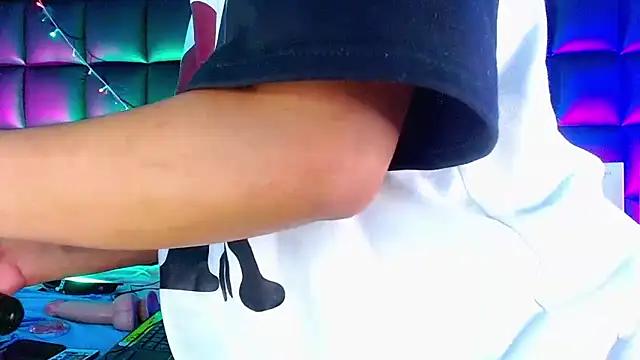 Snapshot of kuromi69 chatting on January 8, 2025, 9:00 am kuromi69 online show from January 8, 2025, 9:00 am