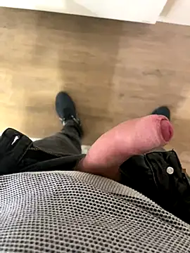 Snapshot of dimitriei chatting on December 5, 2024, 7:16 am dimitriei online show from December 5, 2024, 7:16 am