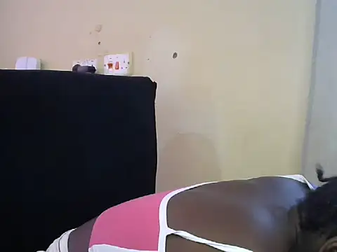 Snapshot of Smasher2010 chatting on October 15, 2025, 12:05 pm Smasher2010 online show from October 15, 2025, 12:05 pm