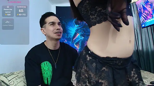 Snapshot of HotCouple_697 chatting on January 5, 2025, 6:35 pm HotCouple 697 online show from January 5, 2025, 6:35 pm