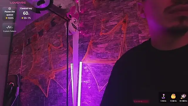 Snapshot of HotCouple_697 chatting on October 19, 2025, 9:04 pm HotCouple 697 online show from October 19, 2025, 9:04 pm