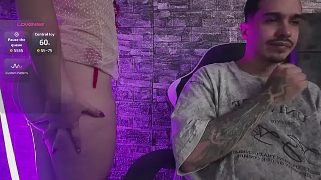 Snapshot of HotCouple_697 chatting on November 10, 2025, 6:51 pm HotCouple 697 online show from November 10, 2025, 6:51 pm