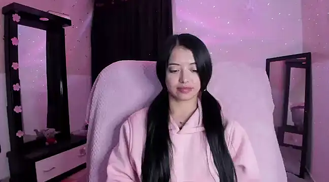 Snapshot of Stormiiii chatting on January 20, 2025, 1:07 am Stormiiii online show from January 20, 2025, 1:07 am