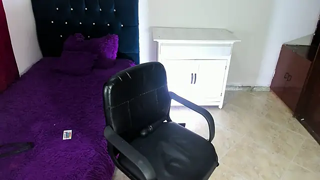 Snapshot of Alice_atm chatting on March 11, 2025, 1:56 pm Alice atm online show from March 11, 2025, 1:56 pm