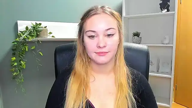 Snapshot of kitty_valeria chatting on January 19, 2025, 10:50 am kitty valeria online show from January 19, 2025, 10:50 am