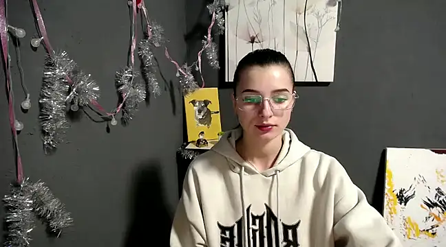 lady olivia  online show from December 19, 2024, 1:40 pm