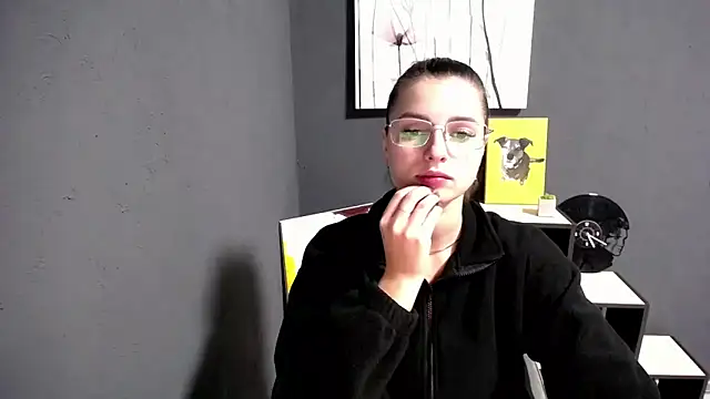 lady olivia  online show from November 11, 2025, 1:22 pm