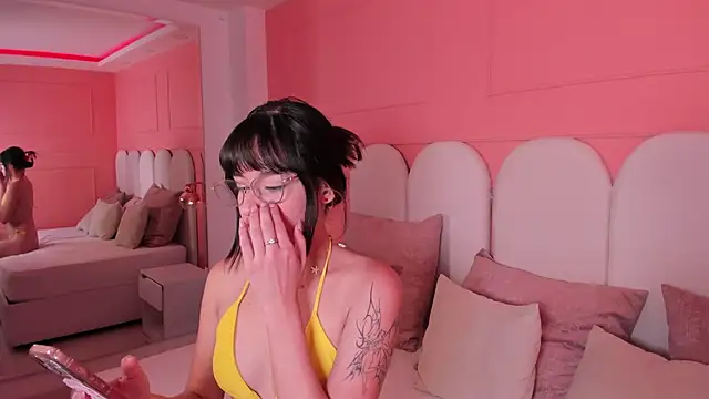 emilly williams  online show from December 18, 2024, 8:25 pm