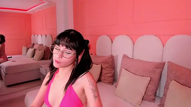 emilly williams  online show from January 30, 2025, 8:10 pm