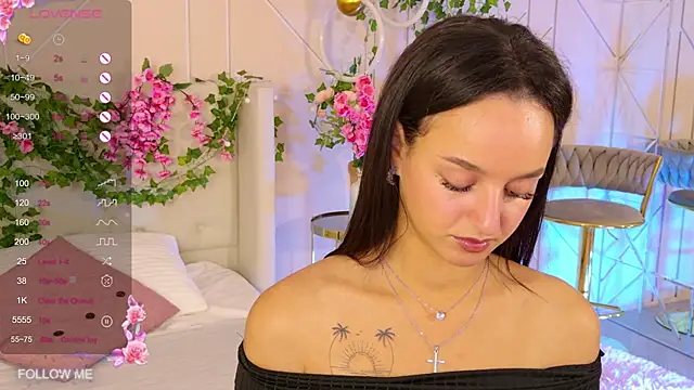 Snapshot of Lolly_Neal chatting on September 12, 2025, 5:07 am Lolly Neal online show from September 12, 2025, 5:07 am