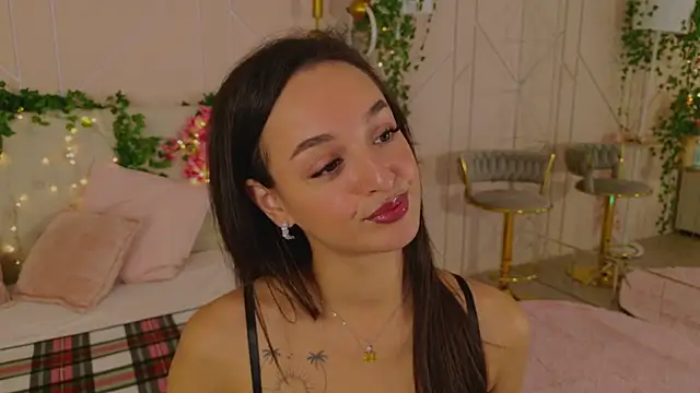 Snapshot of Lolly_Neal chatting on October 8, 2025, 5:05 am Lolly Neal online show from October 8, 2025, 5:05 am