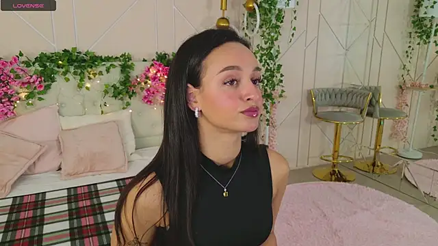 Snapshot of Lolly_Neal chatting on October 10, 2025, 5:06 am Lolly Neal online show from October 10, 2025, 5:06 am