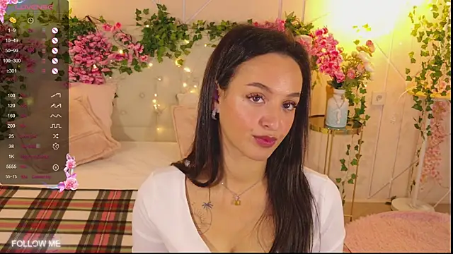 Snapshot of Lolly_Neal chatting on October 15, 2025, 5:07 am Lolly Neal online show from October 15, 2025, 5:07 am