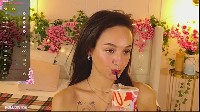 Snapshot of Lolly_Neal chatting on October 20, 2025, 4:57 am Lolly Neal online show from October 20, 2025, 4:57 am