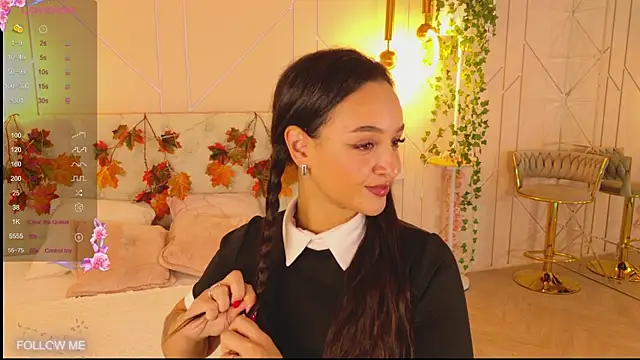 Snapshot of Lolly_Neal chatting on October 31, 2025, 4:57 am Lolly Neal online show from October 31, 2025, 4:57 am