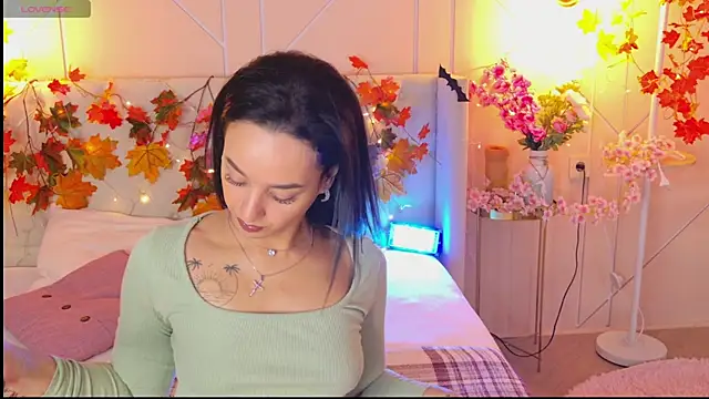 Snapshot of Lolly_Neal chatting on November 11, 2025, 4:56 am Lolly Neal online show from November 11, 2025, 4:56 am