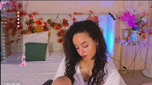 Snapshot of Lolly_Neal chatting on November 25, 2025, 4:56 am Lolly Neal online show from November 25, 2025, 4:56 am