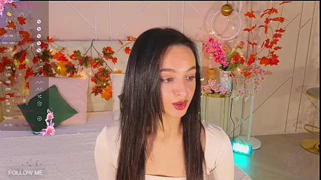 Snapshot of Lolly_Neal chatting on December 2, 2025, 4:51 am Lolly Neal online show from December 2, 2025, 4:51 am