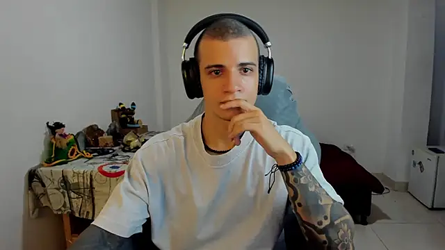 Snapshot of Balo_lovers chatting on March 11, 2025, 6:19 pm Balo lovers online show from March 11, 2025, 6:19 pm