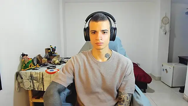 Snapshot of Balo_lovers chatting on March 22, 2025, 2:14 pm Balo lovers online show from March 22, 2025, 2:14 pm