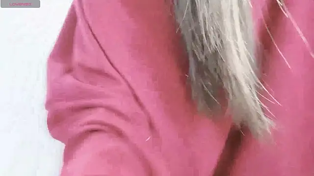 tanhxiu online show from December 18, 2024, 8:03 pm