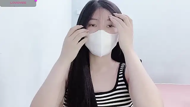 tanhxiu online show from November 11, 2025, 1:44 pm