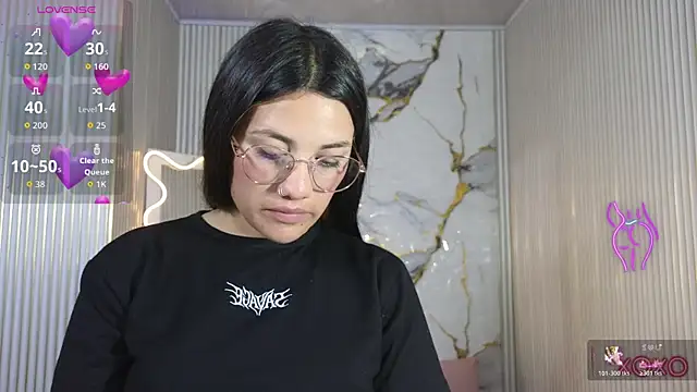 Snapshot of Chiara_tay chatting on April 14, 2026, 8:26 pm Chiara tay online show from April 14, 2026, 8:26 pm