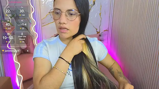 Snapshot of Chiara_tay chatting on April 30, 2026, 8:57 pm Chiara tay online show from April 30, 2026, 8:57 pm