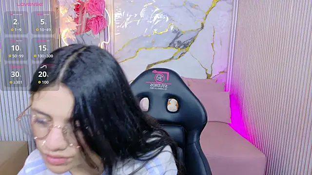 Snapshot of Chiara_tay chatting on May 26, 2026, 7:10 pm Chiara tay online show from May 26, 2026, 7:10 pm