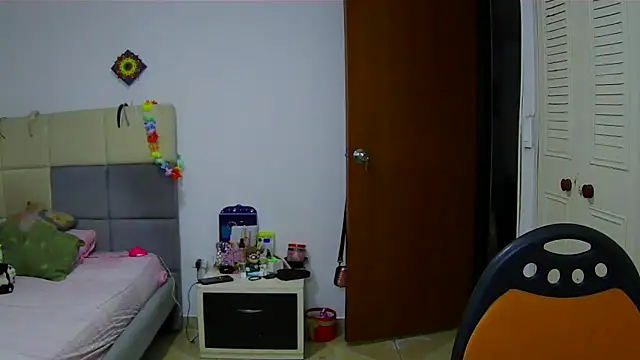 Snapshot of Jones_alexia chatting on April 10, 2026, 6:07 am Jones alexia online show from April 10, 2026, 6:07 am