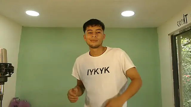 danielitopapuu online show from December 17, 2025, 4:57 pm