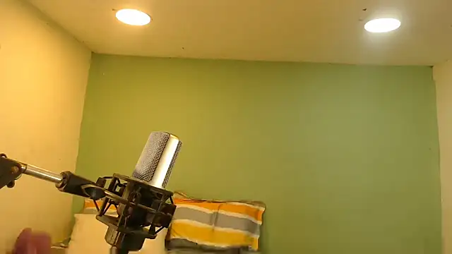 danielitopapuu online show from April 15, 2026, 4:19 am