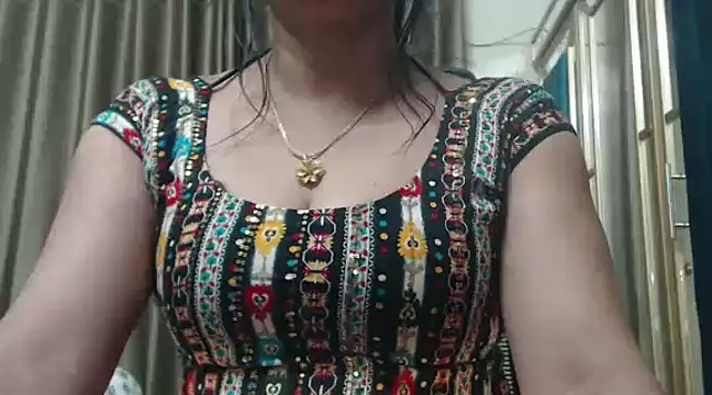 Snapshot of desi-maisa130 chatting on January 27, 2025, 5:15 pm desi-maisa130 online show from January 27, 2025, 5:15 pm