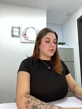 SophiaLaurens online show from March 21, 2025, 6:05 am