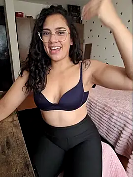 Snapshot of Thaliacooper_ chatting on February 12, 2026, 4:46 pm Thaliacooper online show from February 12, 2026, 4:46 pm