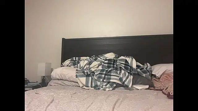 QueenLolaX online show from October 17, 2025, 3:10 am