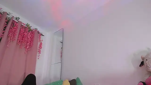 msschloee  online show from November 8, 2025, 4:01 am