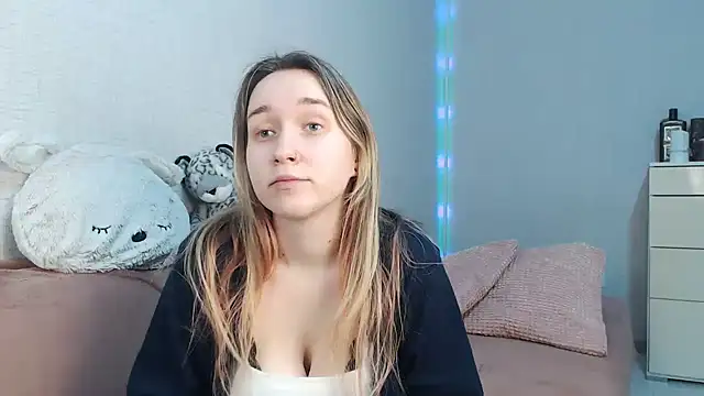 lovely hayley online show from February 9, 2026, 8:46 pm