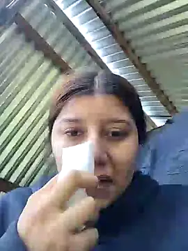 Snapshot of caro_sweett chatting on December 2, 2024, 2:08 pm caro sweett online show from December 2, 2024, 2:08 pm