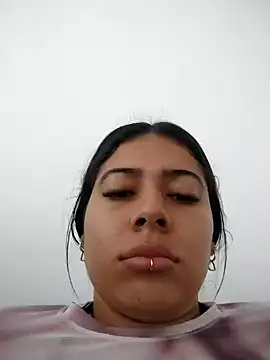 Snapshot of caro_sweett chatting on December 15, 2024, 1:00 pm caro sweett online show from December 15, 2024, 1:00 pm