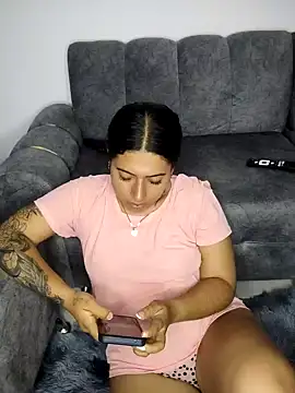 Snapshot of caro_sweett chatting on December 18, 2024, 4:06 pm caro sweett online show from December 18, 2024, 4:06 pm